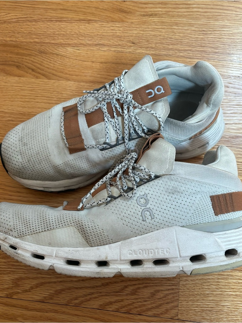 On Running  Cloudtec Lightweight Running Shoes - Light Gray/Tan